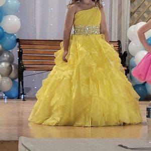 Yellow pageant dress size 5/6